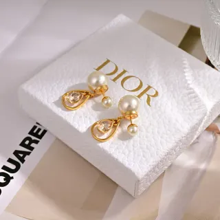 Dior اللؤلؤ والكريستال أقراط قطرة