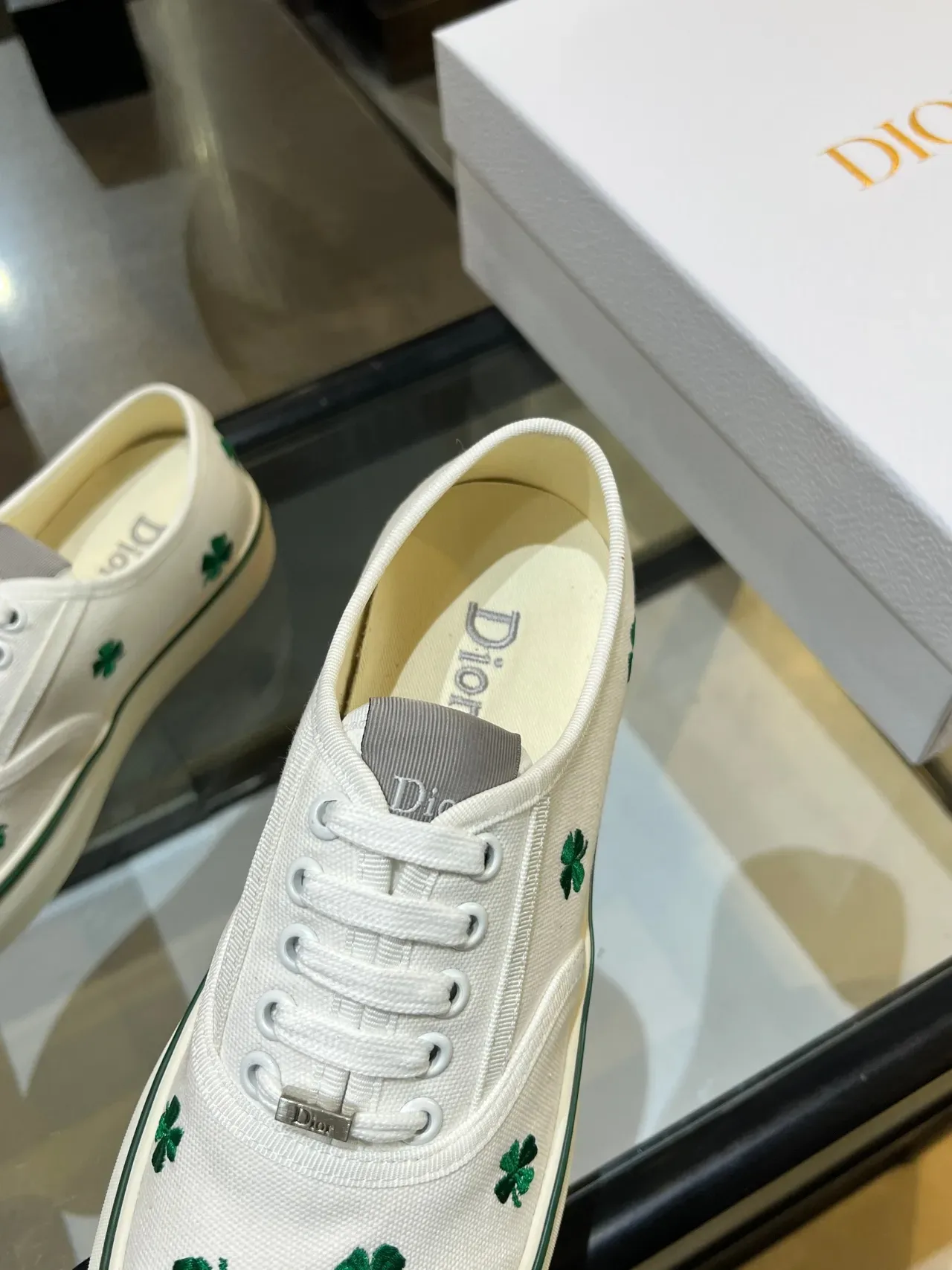 Dior Branco Verde Com Lona Superior Bordados Com Motivos De Trébol Lifestyle Sneakers 5