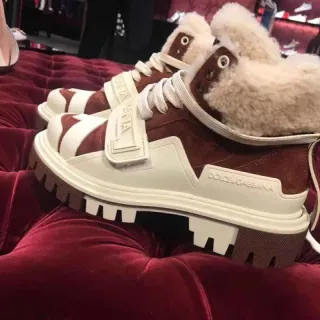 Dolce & Gabbana Botas de neve forradas com shearling em borgonha e creme