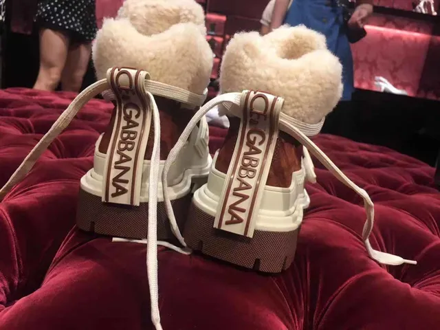 Dolce & Gabbana 羊毛内里酒红色和米色雪靴 5