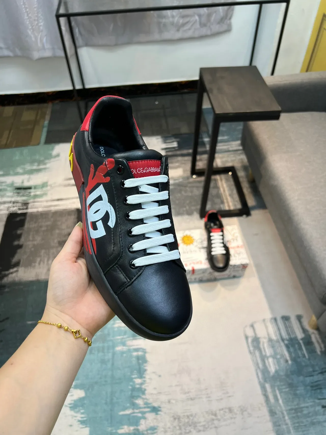 Dolce & Gabbana Logo Gráfico Negro Rojo Amarillo Zapatillas Lifestyle 2