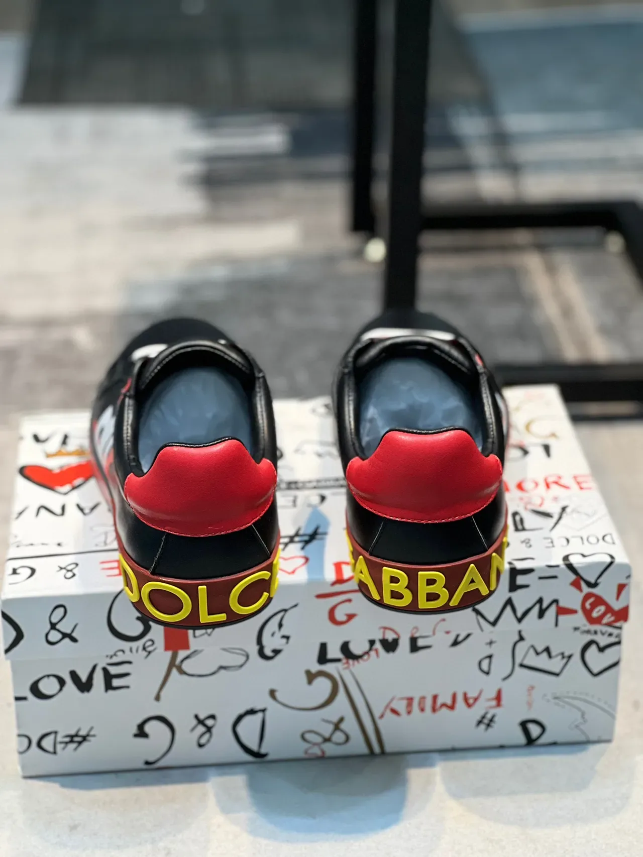Dolce & Gabbana Logo Gráfico Negro Rojo Amarillo Zapatillas Lifestyle 3