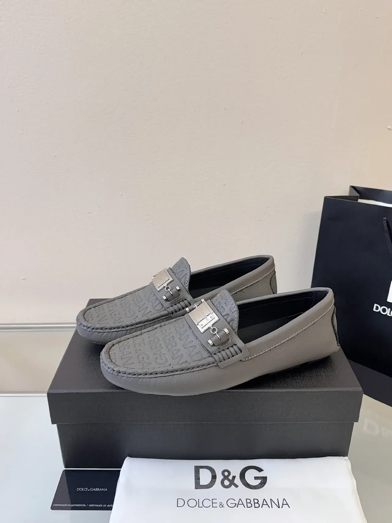 Dolce & Gabbana Portofino Mocassins Gris Monogramme Embossé 2