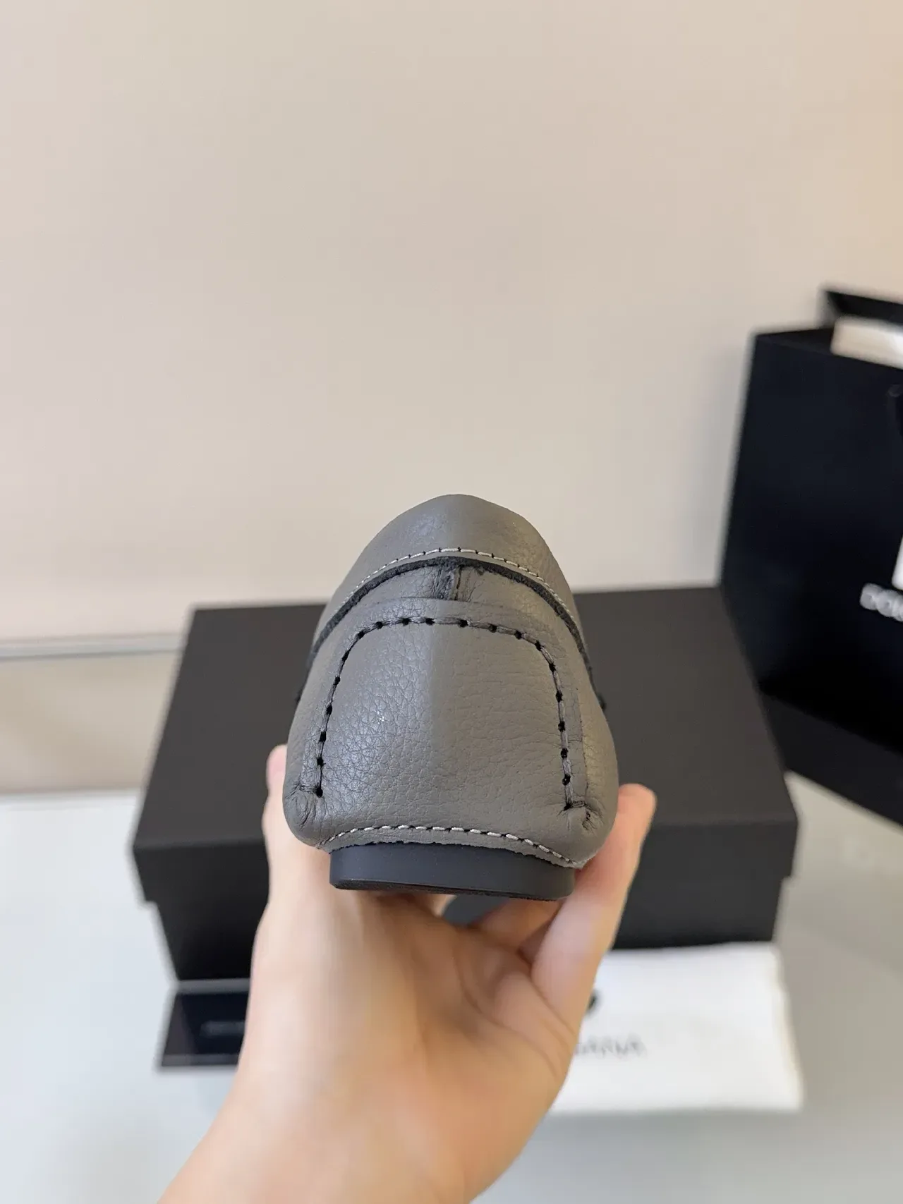 Dolce & Gabbana Portofino Mocassins Gris Monogramme Embossé 4
