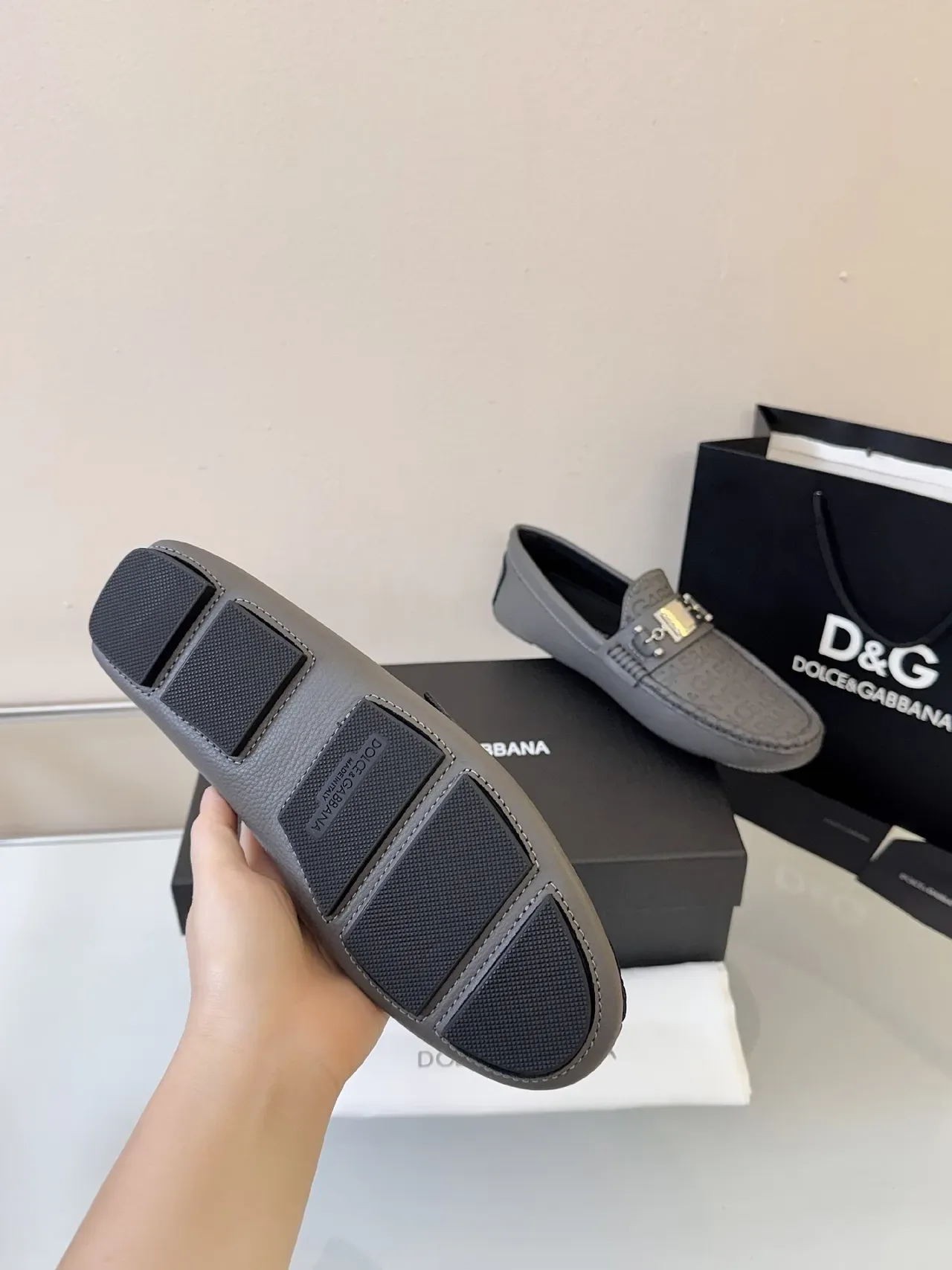 Dolce & Gabbana Portofino Mocassins Gris Monogramme Embossé 5