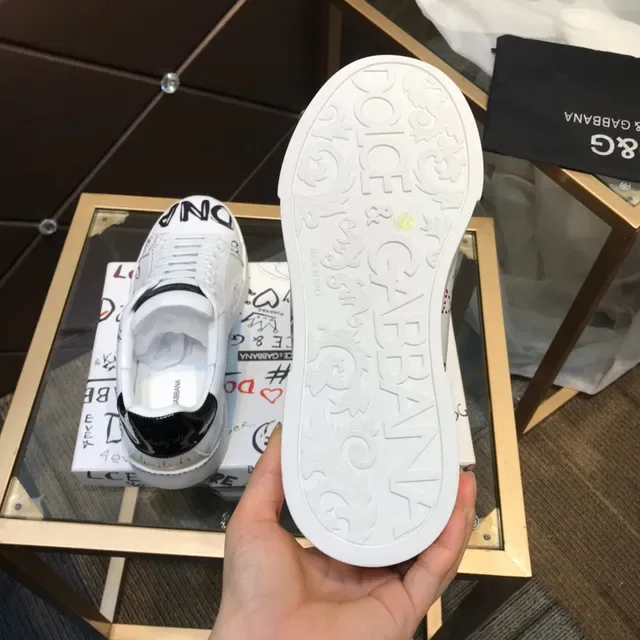 Dolce & Gabbana Tênis lifestyle brancos e pretos com impressão gráfica de couro low-top com cadarços 4