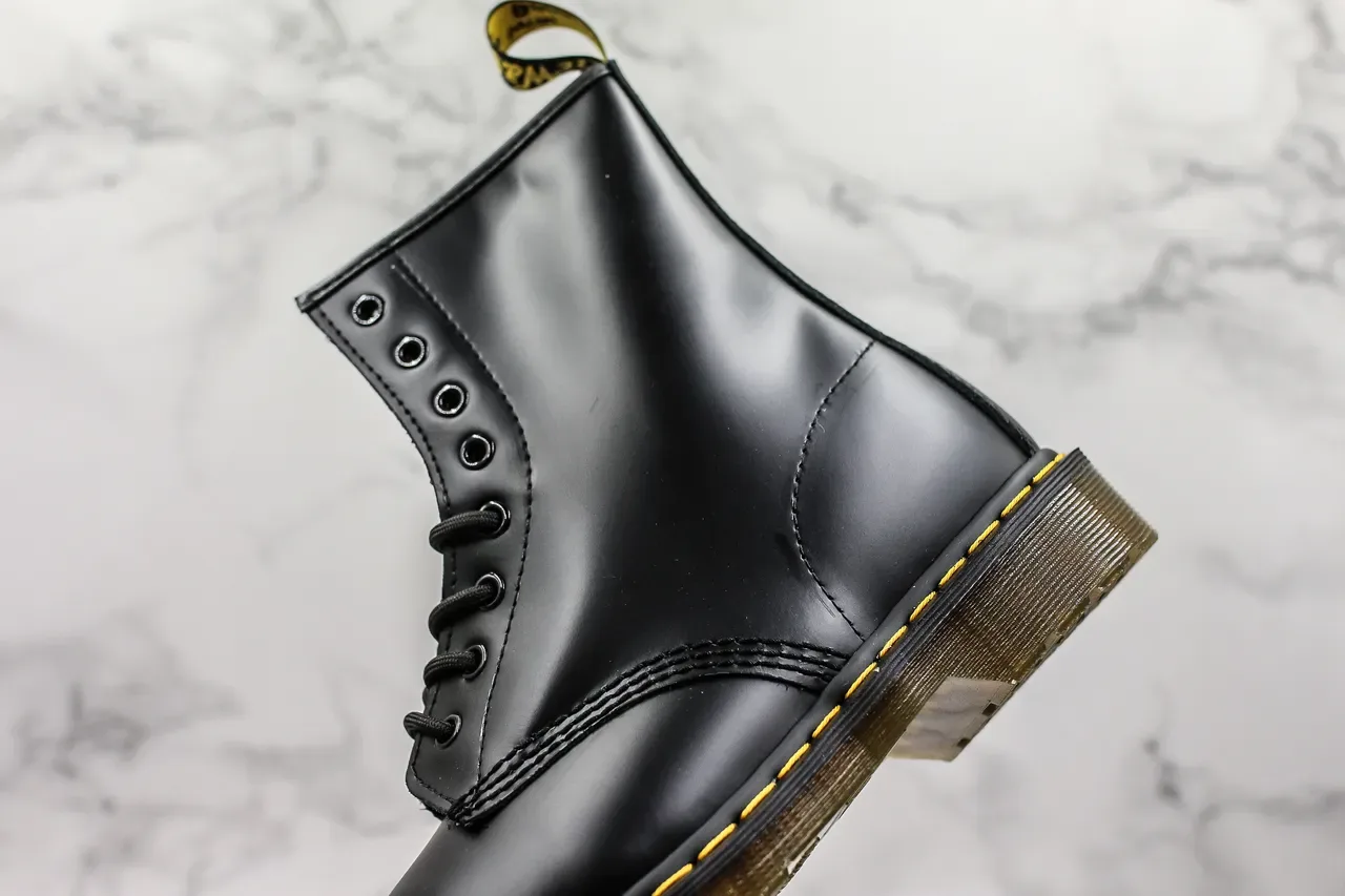Dr. Martens 1460 কালো স্মুথ চামড়া হলুদ সেলাই মার্টিন বুট 6