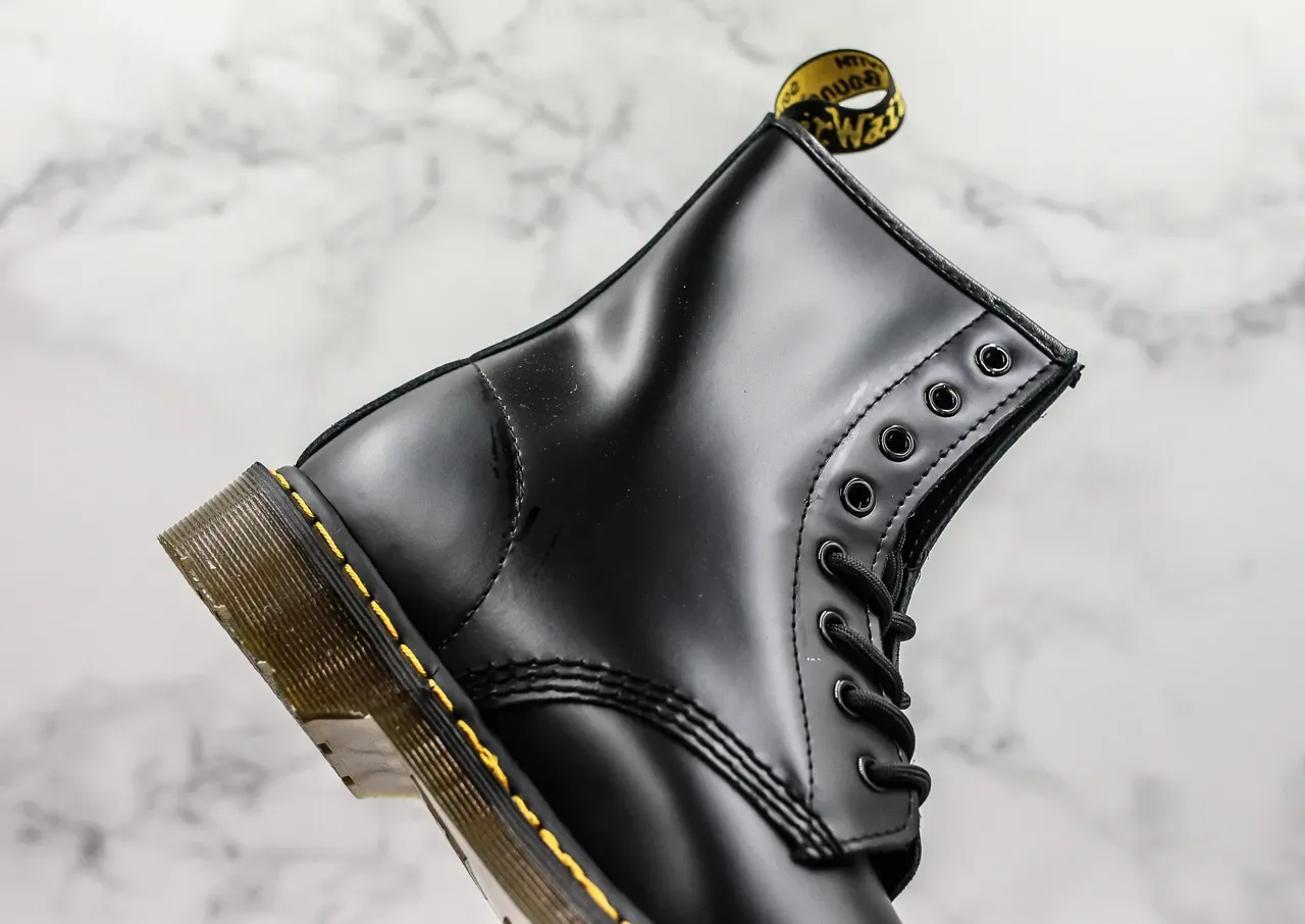Dr. Martens 1460 কালো স্মুথ চামড়া হলুদ সেলাই মার্টিন বুট 7