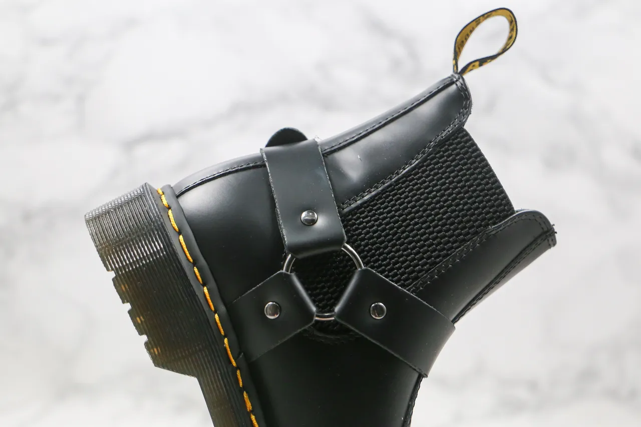 Dr. Martens 1460 Harness काली पीली सिलाई चेल्सी बूट 6