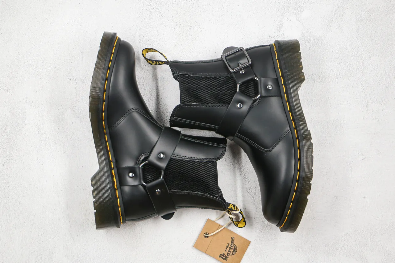 Dr. Martens 1460 Harness काली पीली सिलाई चेल्सी बूट 7