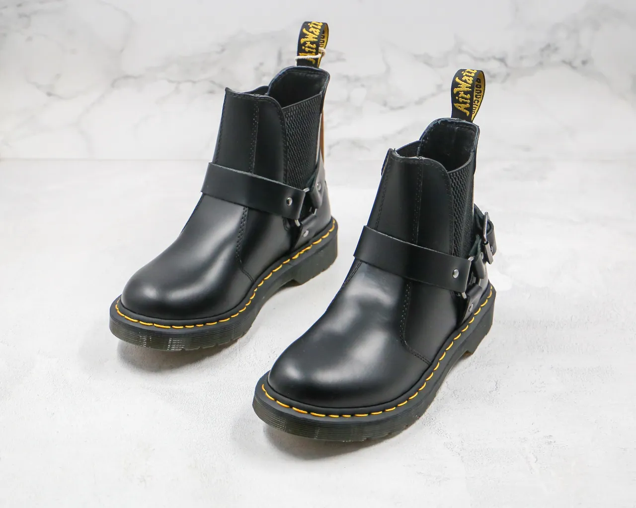 Dr. Martens 1460 Harness काली पीली सिलाई चेल्सी बूट 9