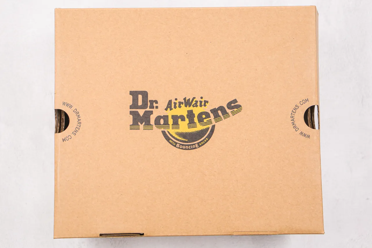 Dr. Martens 1460 Harness काली पीली सिलाई चेल्सी बूट 10