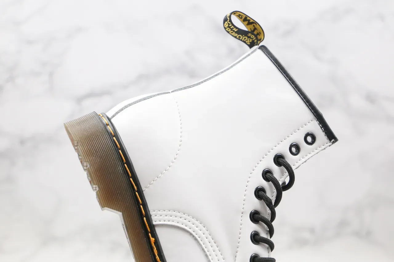 Dr. Martens 1460 أبيض جلد ناعم بوت مارتن 8 عيون 5