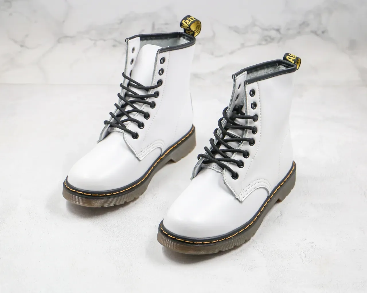 Dr. Martens 1460 أبيض جلد ناعم بوت مارتن 8 عيون 8
