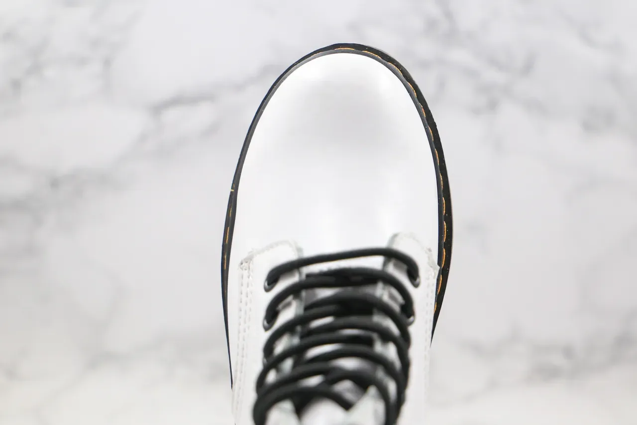 Dr. Martens 1460 أبيض جلد ناعم بوت مارتن 8 عيون 9