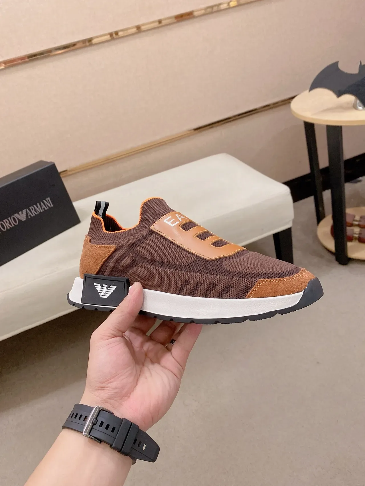 Emporio Armani Marrom Bege Slip-On Tênis Lifestyle em Tricô com Cinto de Couro em Camadas 5