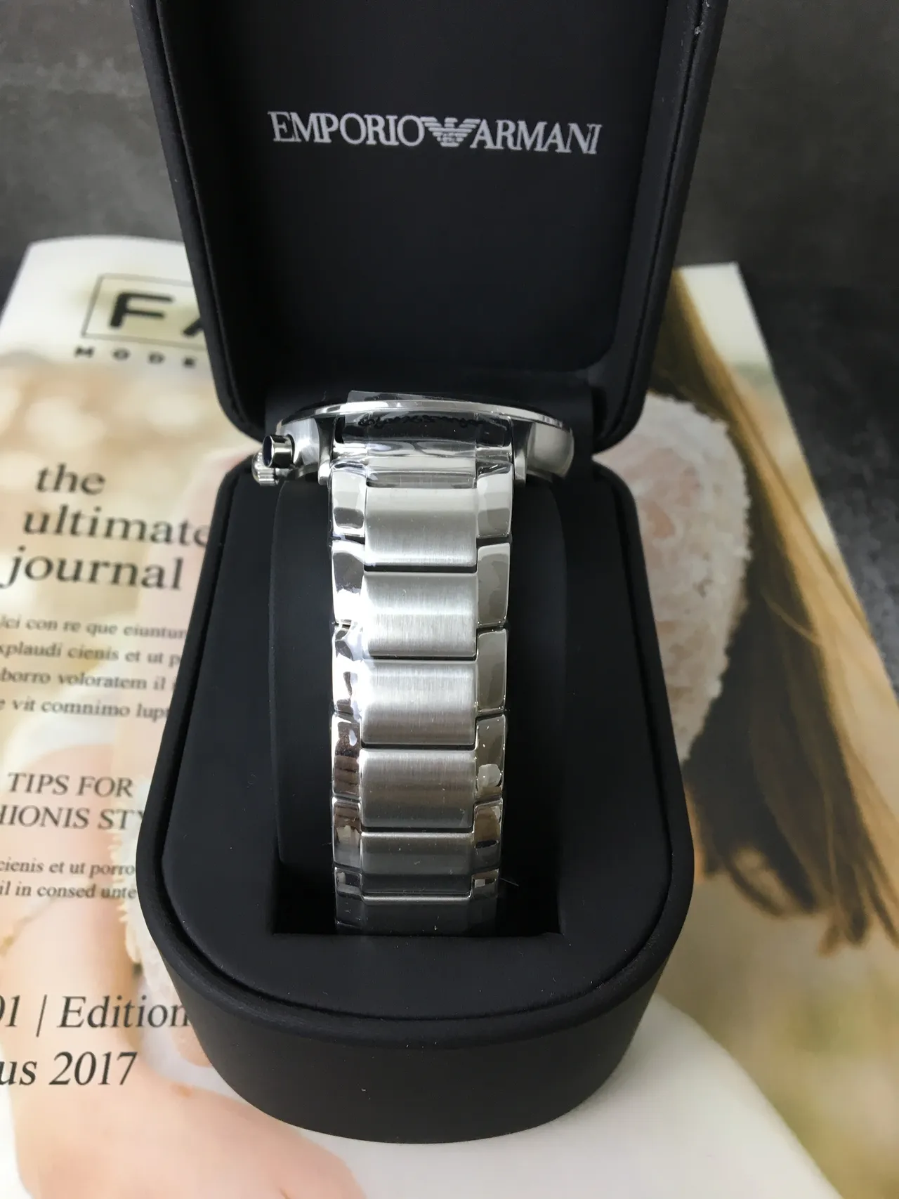 Emporio Armani 经典计时码表 银色表盘 黑色表圈 石英表 2