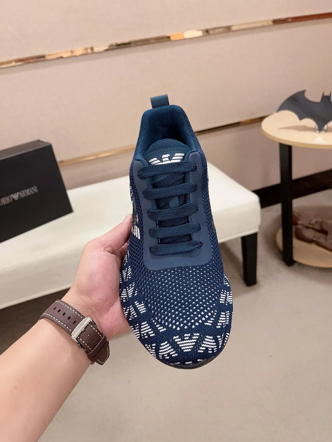 Emporio Armani Zapatillas Azul Marino y Blanco con Monograma de Punto 2