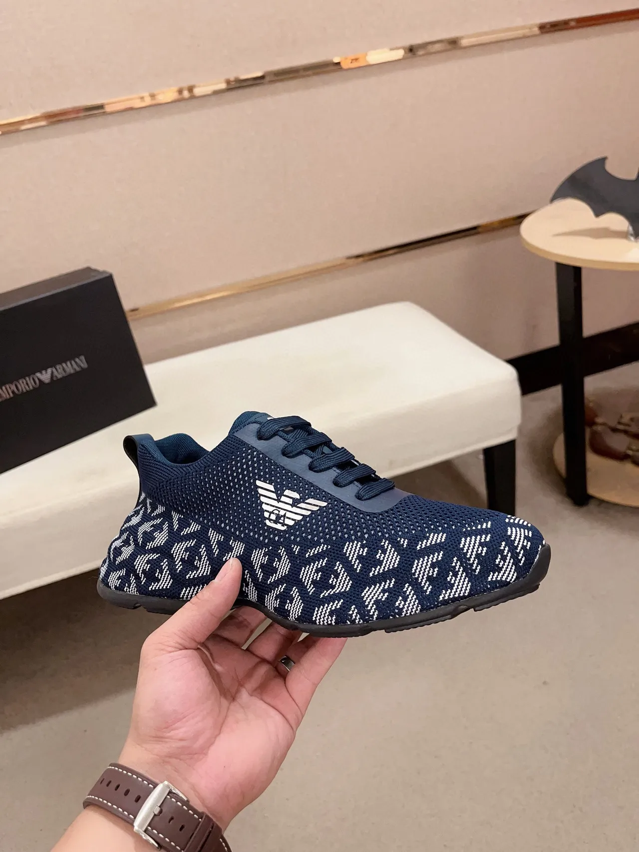 Emporio Armani Zapatillas Azul Marino y Blanco con Monograma de Punto 4