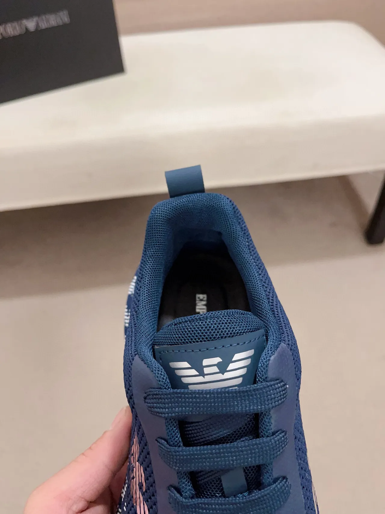 Emporio Armani Zapatillas Azul Marino y Blanco con Monograma de Punto 6