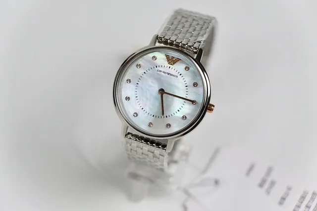 Emporio Armani Prata Branco Caixa Redonda Dial de Nácar Relógio de Quartzo 7
