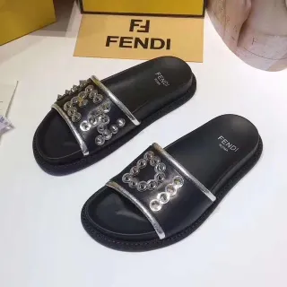 Fendi Noir Argent Bretelle avec Clous Détail Chaîne Métallique Chaussons
