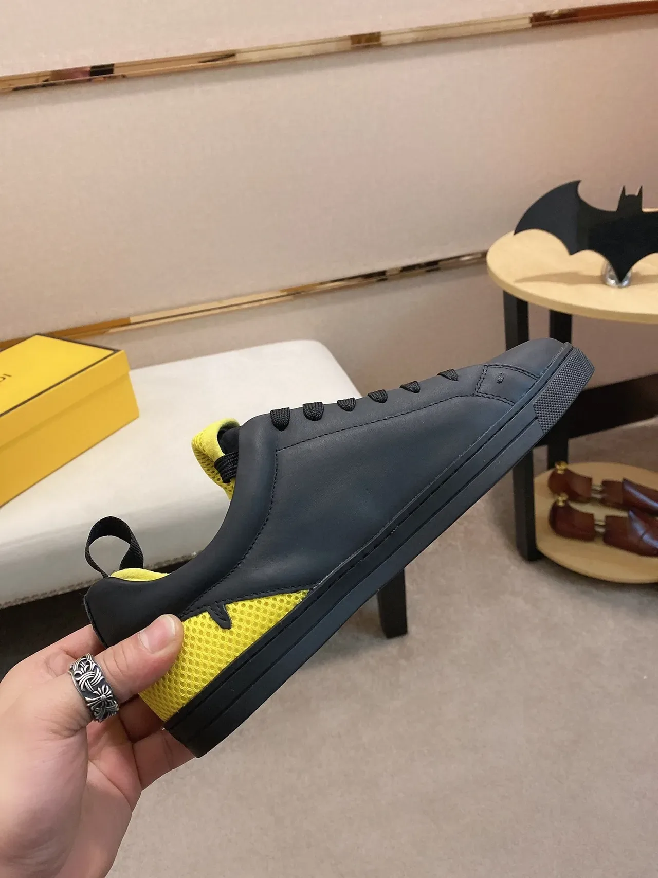 Fendi Preto Amarelo baixo couro superior sneakers estilo de vida 6