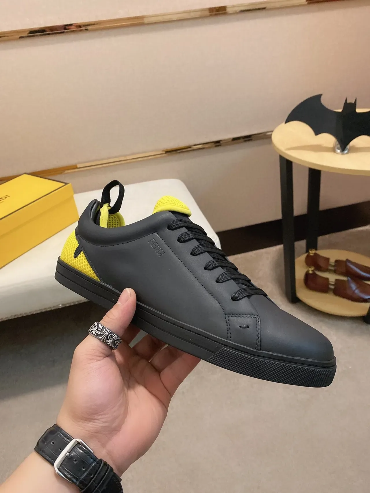 Fendi Preto Amarelo baixo couro superior sneakers estilo de vida 7