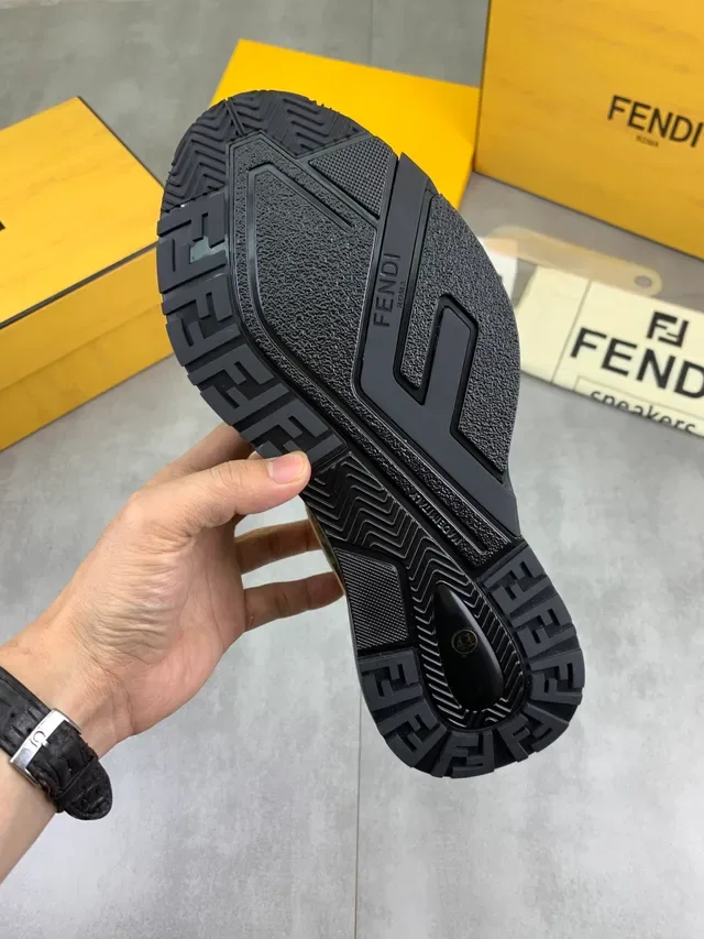 Fendi Sneakers Chunky Noires à semelle jaune Monogram FF en tissu 2