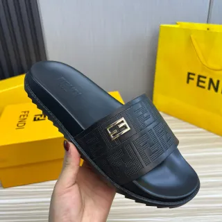 Fendi FF Logo Slide chinelos de borracha pretos