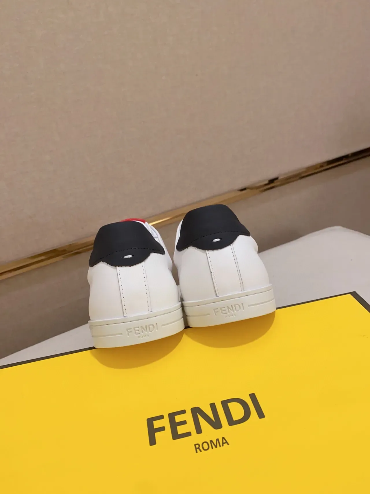 Fendi FF Logo Sneaker Blanc Rouge Bleu Marine Lifestyle Sneakers 3