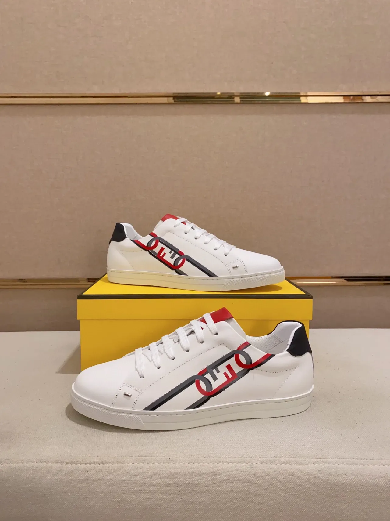 Fendi FF Logo Sneaker Blanc Rouge Bleu Marine Lifestyle Sneakers 4