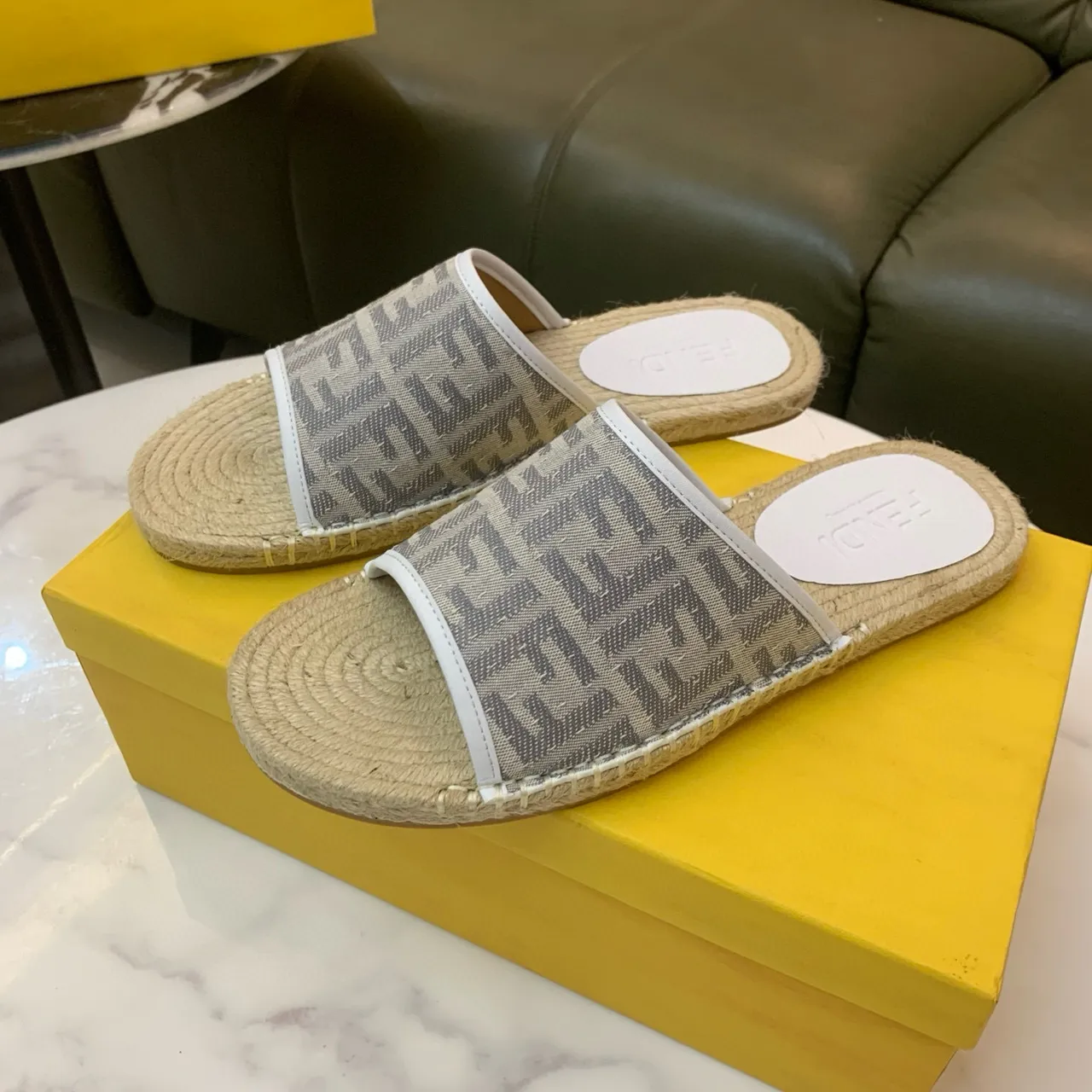 Fendi FF Monogram बेज ग्रे कैनवास स्ट्रैप जूट लिपटा एस्पाड्रिल सोल चप्पल 2