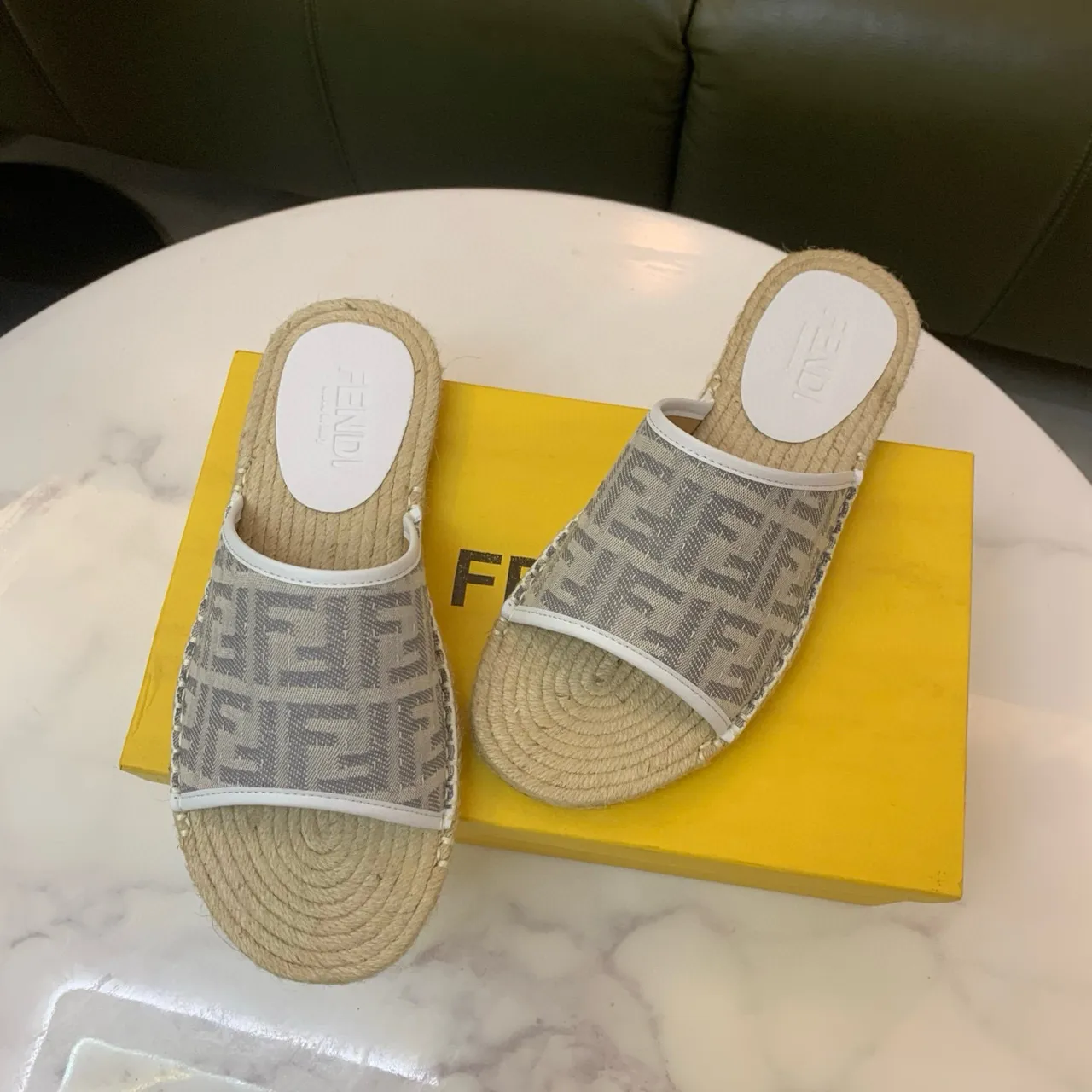 Fendi FF Monogram बेज ग्रे कैनवास स्ट्रैप जूट लिपटा एस्पाड्रिल सोल चप्पल 3