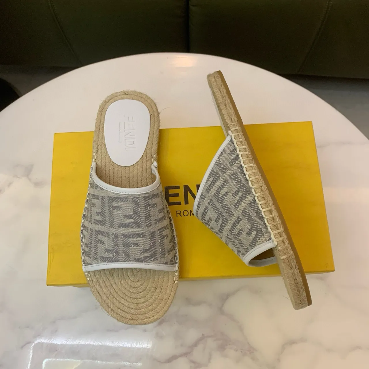 Fendi FF Monogram बेज ग्रे कैनवास स्ट्रैप जूट लिपटा एस्पाड्रिल सोल चप्पल 4