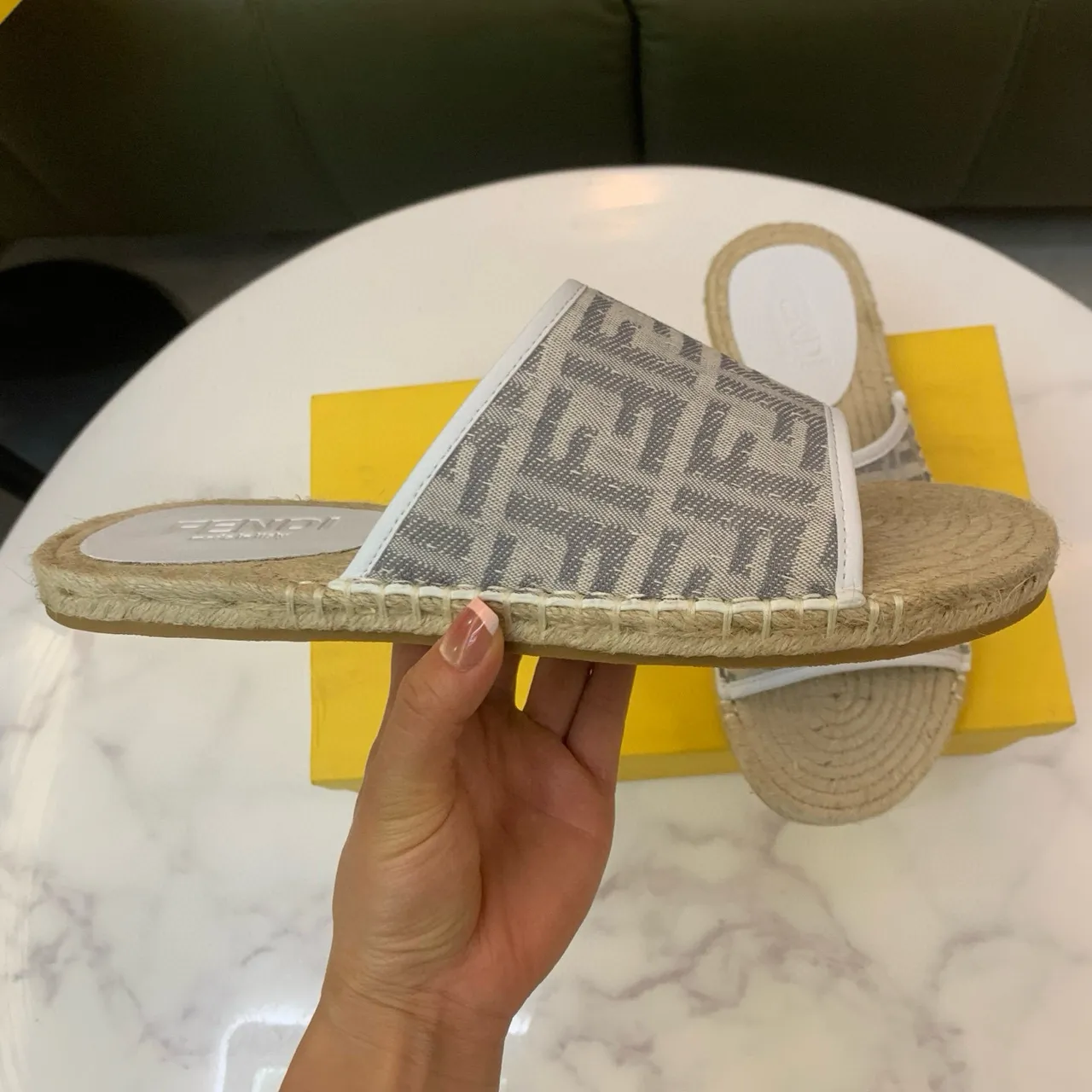 Fendi FF Monogram बेज ग्रे कैनवास स्ट्रैप जूट लिपटा एस्पाड्रिल सोल चप्पल 8