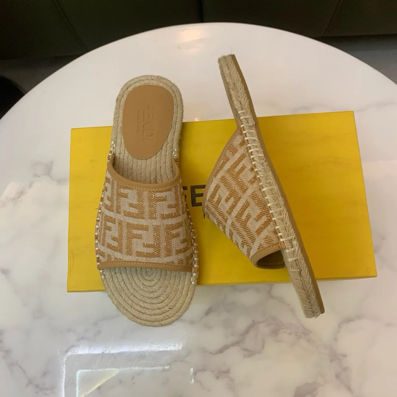 Fendi FF Monogram Espadrille Zapatilla Beige Marrón Correa de Jacquard Suela Trenzada Zapatillas 4