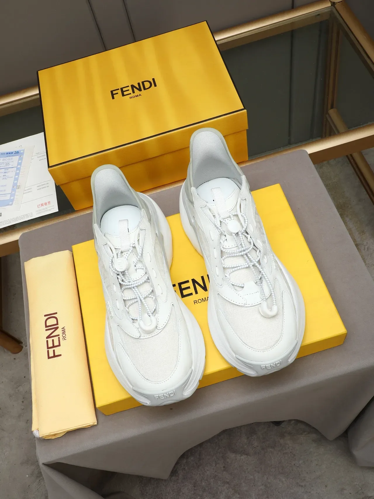 Fendi Runner Branco e Verde Sage Green Tênis Chunky 2