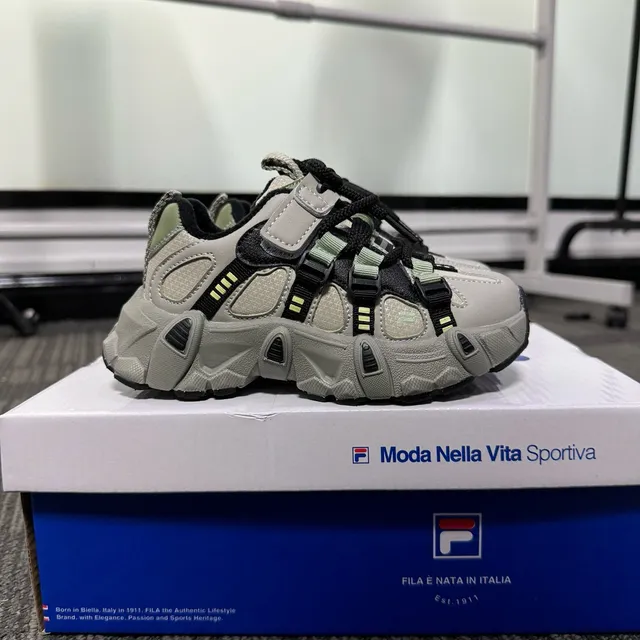 Fila Disruptor Gris Noir Semelle Hybride Fermeture Lacets et Sangle Chaussures Chunky 13