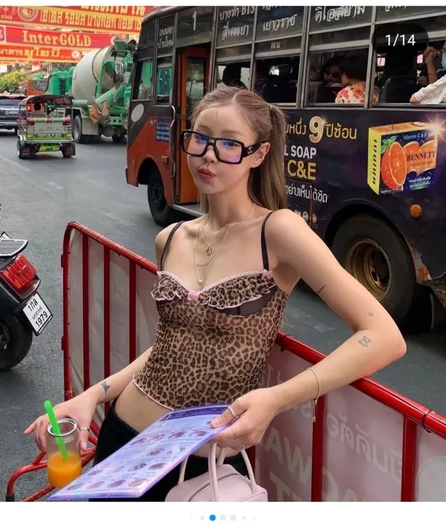 adlt Navy White V-Neck Scalloped Ruffle Hem Sweater 4