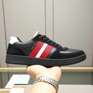 Bally Sneakers Lifestyle Negros y Rojos Low-Top Híbrido Ante y Cuero