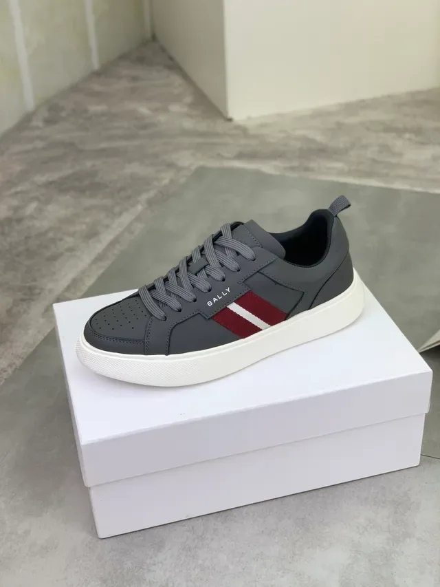 Bally Lifestyle Sneaker رمادي أحمر جلد علوي أصابع مثقوبة Lifestyle Sneakers 4