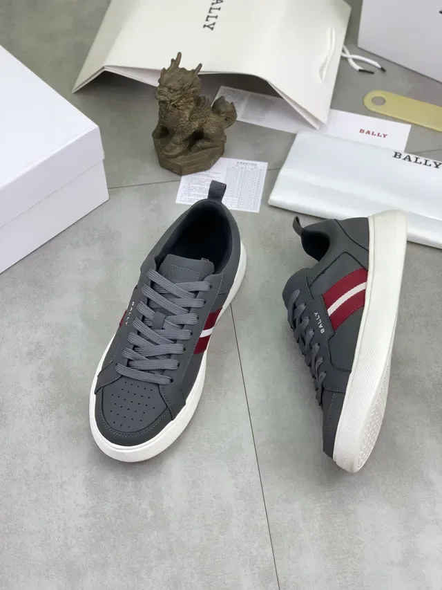 Bally Lifestyle Sneaker رمادي أحمر جلد علوي أصابع مثقوبة Lifestyle Sneakers 5