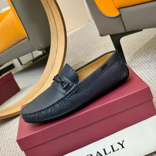 Bally لوفر أزرق بحري بيج جلد مقشف مشبك حصان لوفر