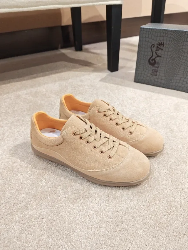 Zapato Casual de Ante Beige de Bajo Perfil con Cordones 4