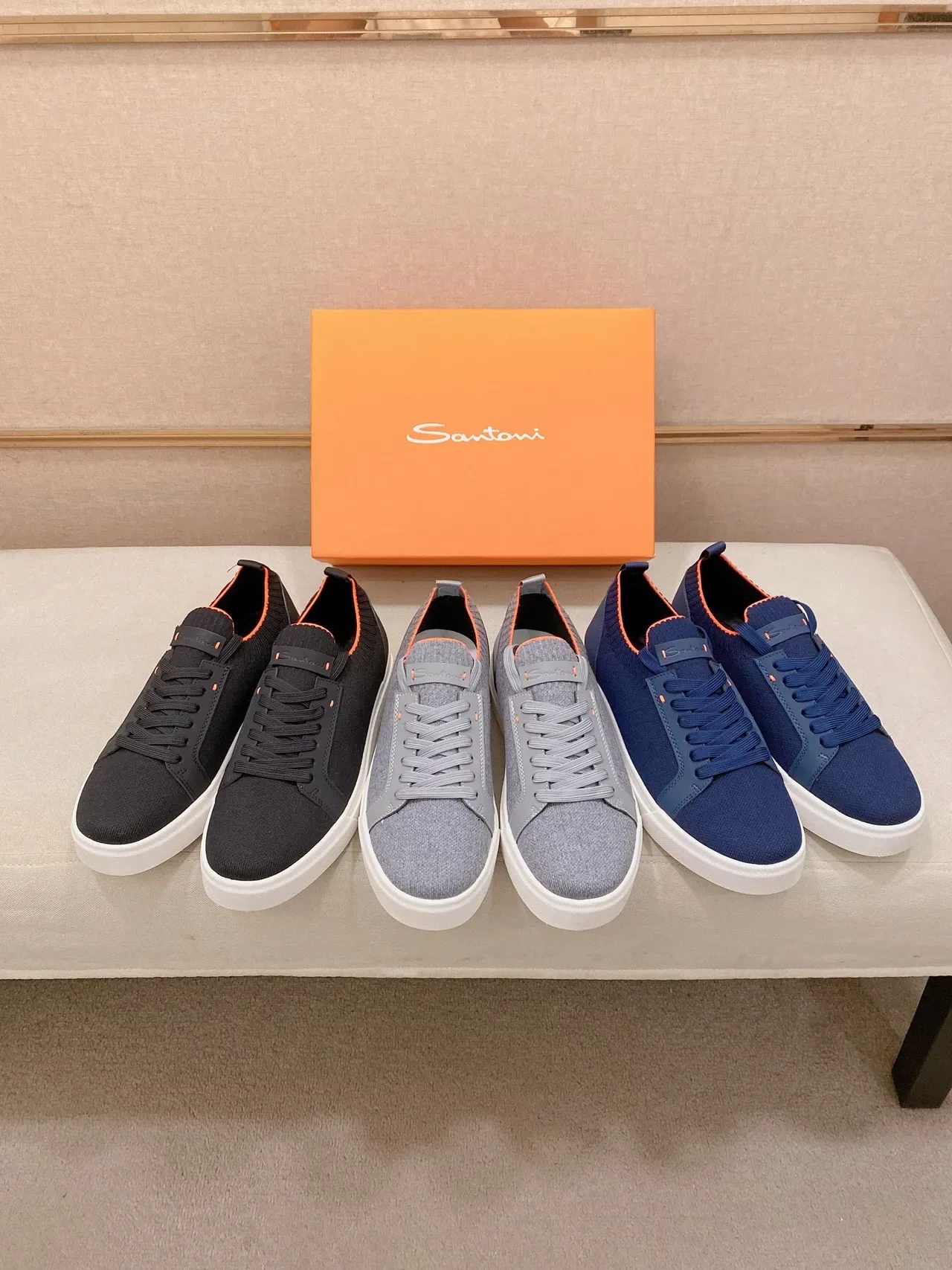 Sneaker Lifestyle Preto e Laranja com Upper de Tricô 2