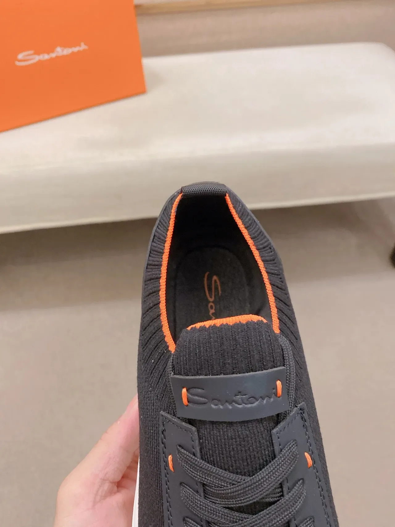 Sneaker Lifestyle Preto e Laranja com Upper de Tricô 5