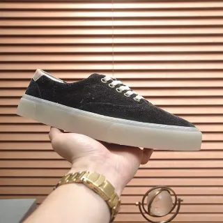 Zapatillas negras y beige low-top con upper texturizado de canvas
