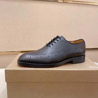Preto Perforações Completas Couro Liso Brogue