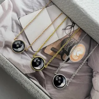 Black Gold Round Cabochon Pendants Beaded Bezel Setting Necklace